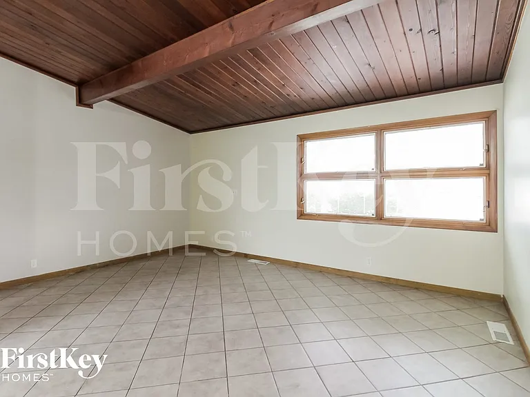 1054 Kenmore Ave — Photo 4