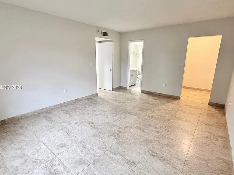 17650 NW 68th Ave #A2001 — Photo 11