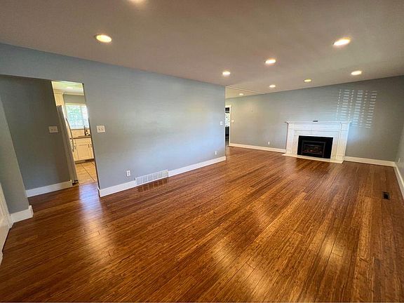 4th image of 2641 E Craig Dr