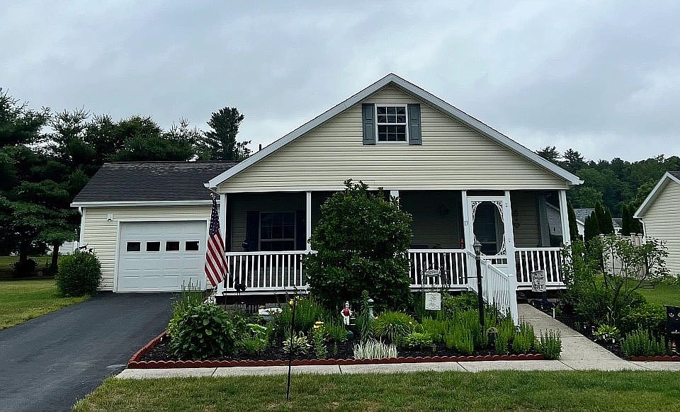 1st image of 13 Plum Ln