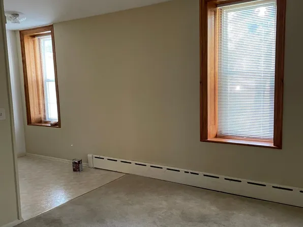 58 N Main St #1N, Chalfont, PA 18914