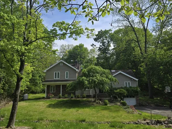 110 Lime Kiln Rd, Suffern, NY 10901