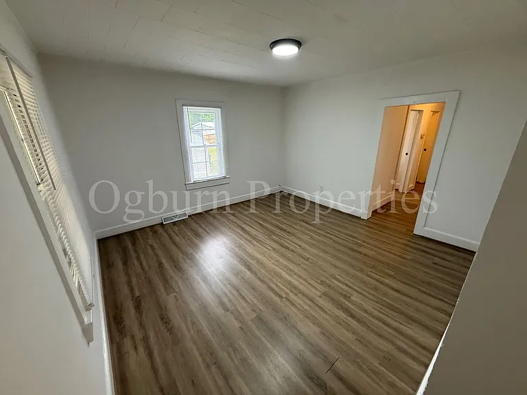 3867 Leo St — Photo 3