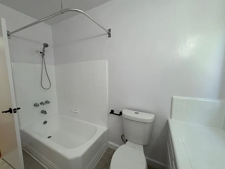1728 1/2 N Gramercy Pl #1 — Photo 12