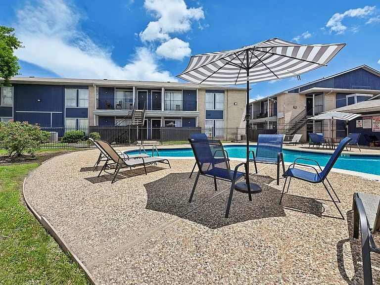 Pine Creek Apartments — Photo 7