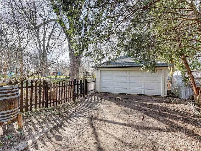 513 Troy Dr — Photo 33