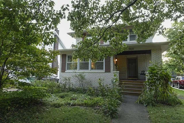 909 Broadway photo 1