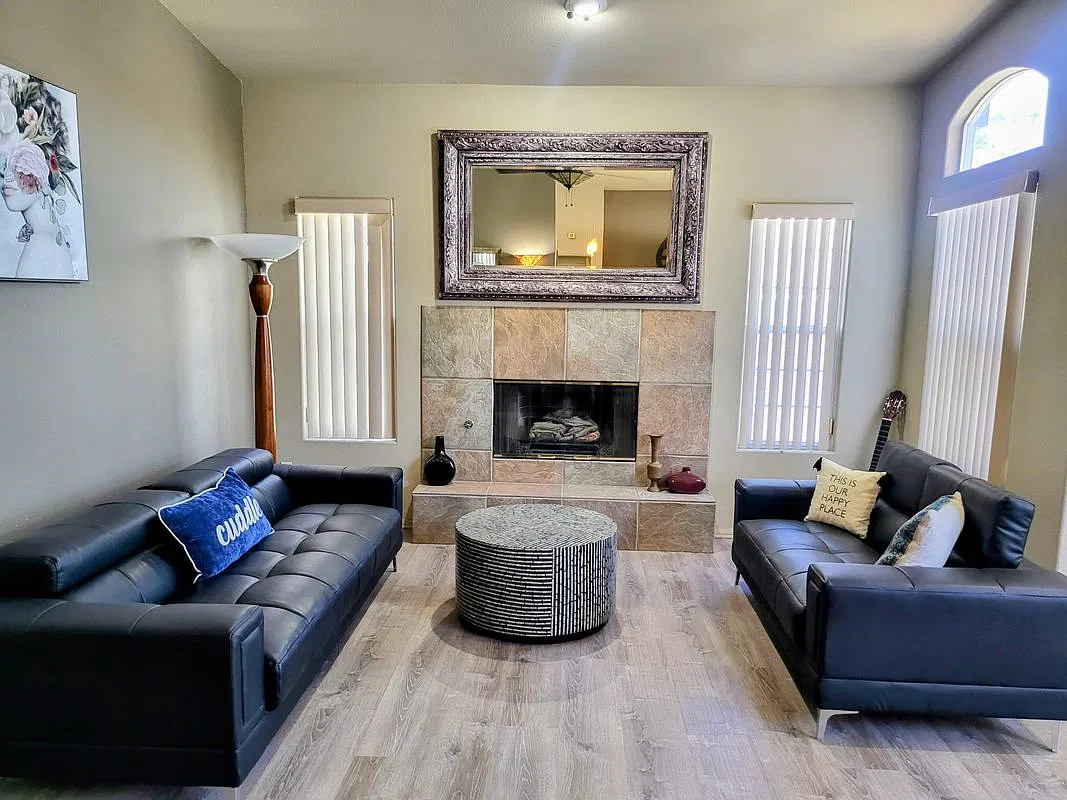 4 bed, 2.0 bath, 2300 sqft, $4,050 — Photo 3