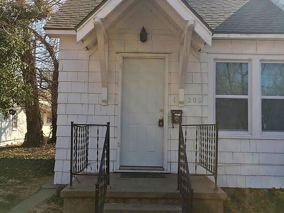2nd image of 209 W 8th Ave