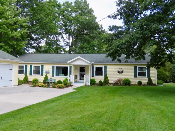 9579 Helen Ave, Atlanta, MI 49709