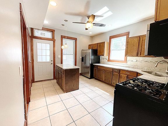 5th image of 2439 N Avers Ave #2