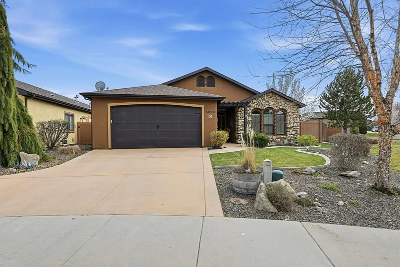 Building Photo - 5850 N Rio Lomas Ave