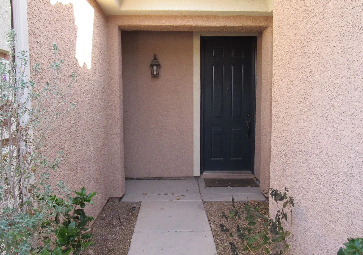 Amazing 3 Bedroom/2 Bath Single Story Home In Mountains Edge! — Photo 2