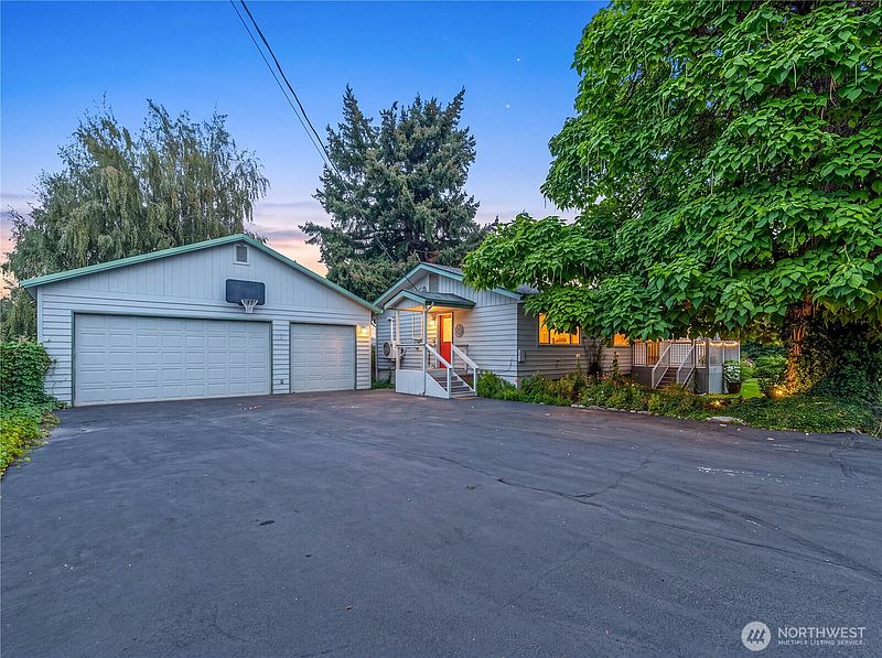 3rd image of 1216 4th Street