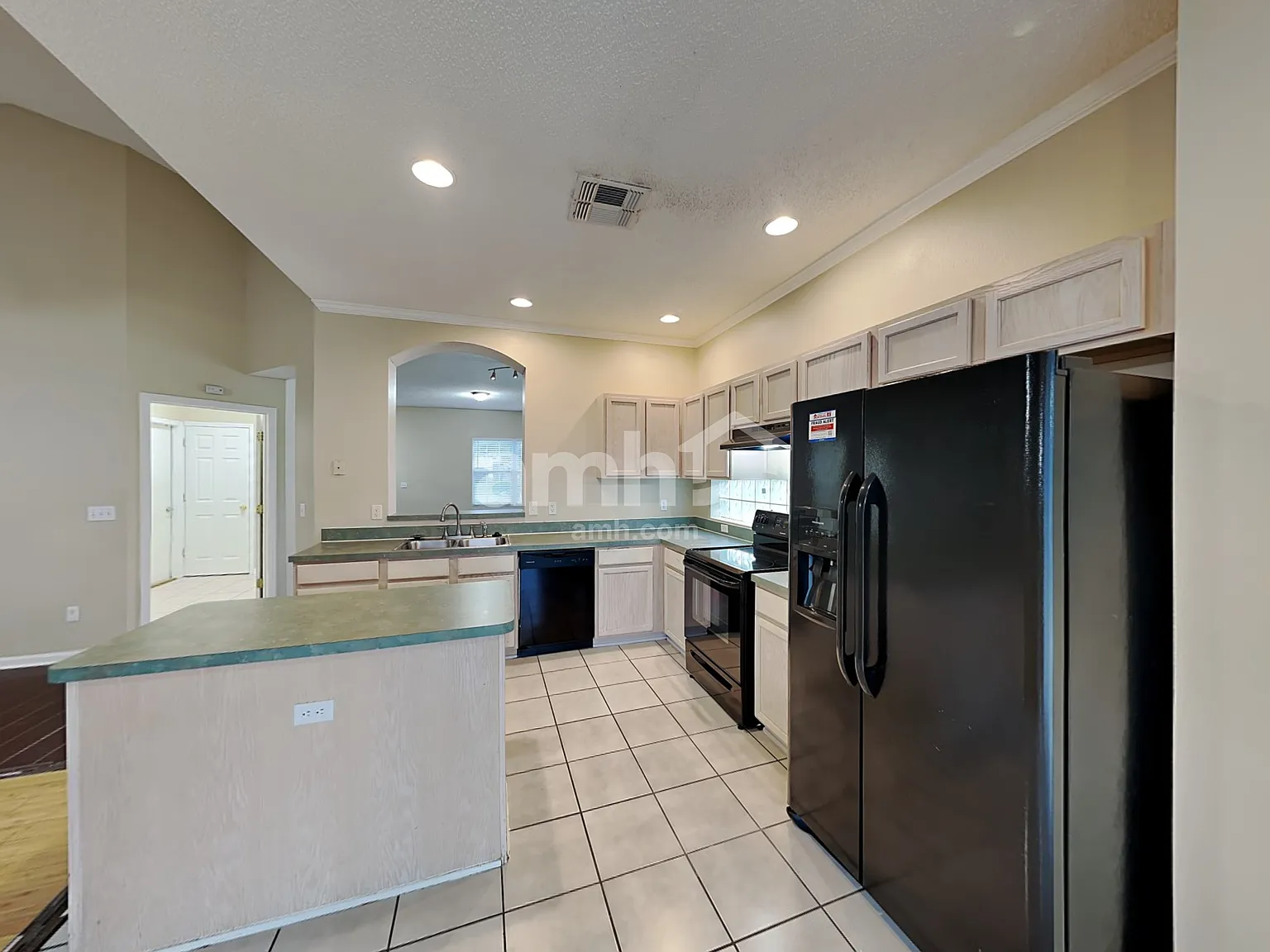 3 bed, 2.0 bath, 1681 sqft, $2,150 — Photo 4