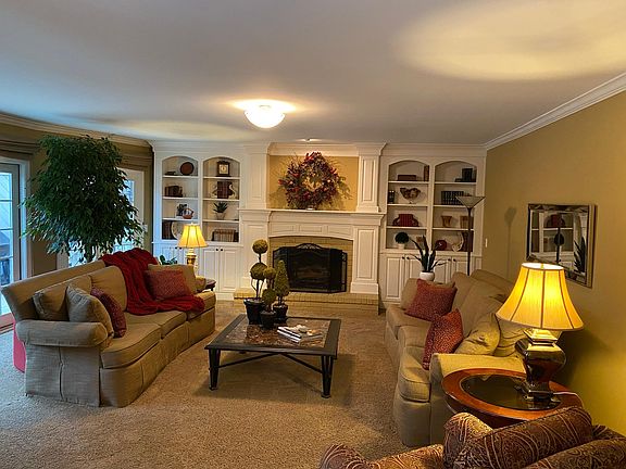5th image of 323 Shellbourne Dr