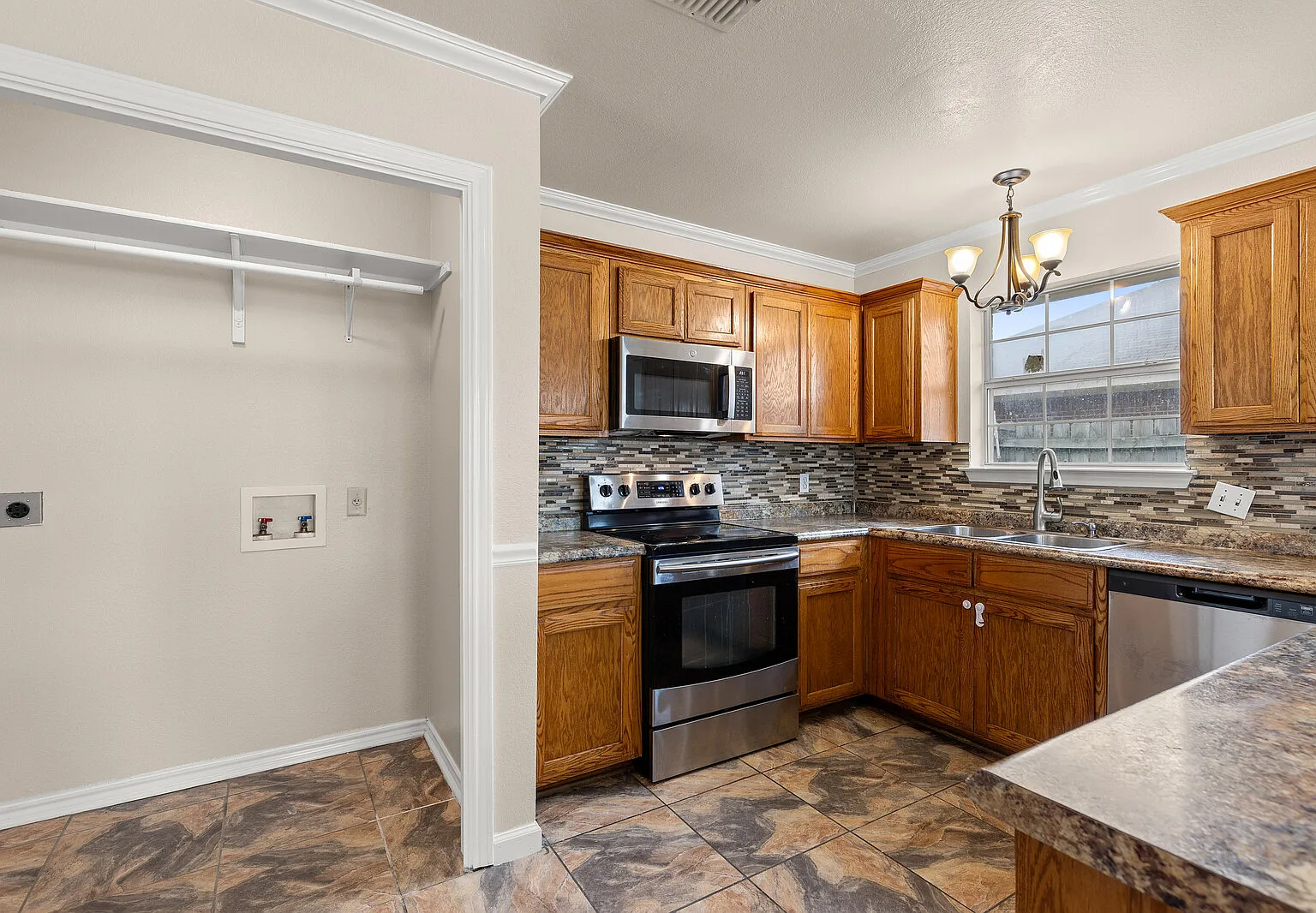 102 Applegrove Circle - 1 — Photo 4