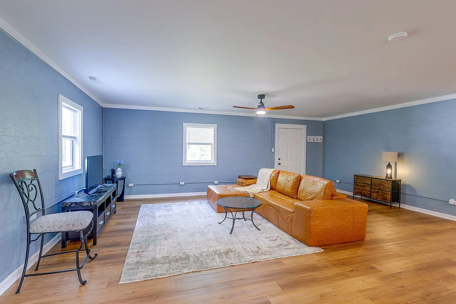2 bed, 1.0 bath, 1399 sqft, $3,290 — Photo 1