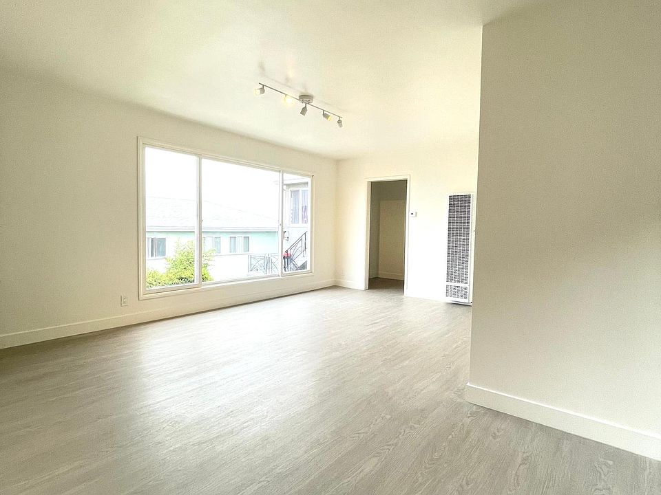 1st image of 4190 Somerset Dr #3