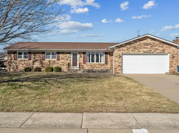 346 W Park View Dr, Walcott, IA 52773