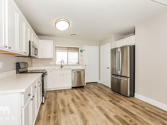 4th image of 39922 N Calabria St