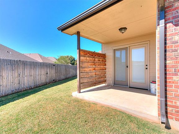 5th image of 324 Golden Leaf Ct