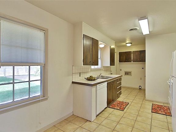5th image of 1648 Mimosa Dr