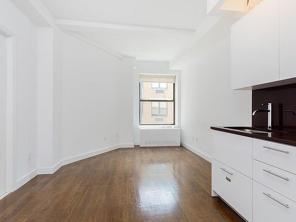 5th image of 212 W 91st St APT 905