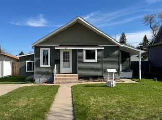 817 8th St NE, Devils Lake, ND 58301