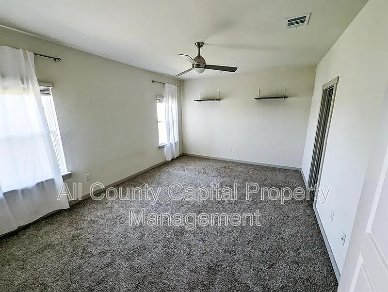 4 bed, 2.0 bath, 1861 sqft, $2,100 — Photo 3