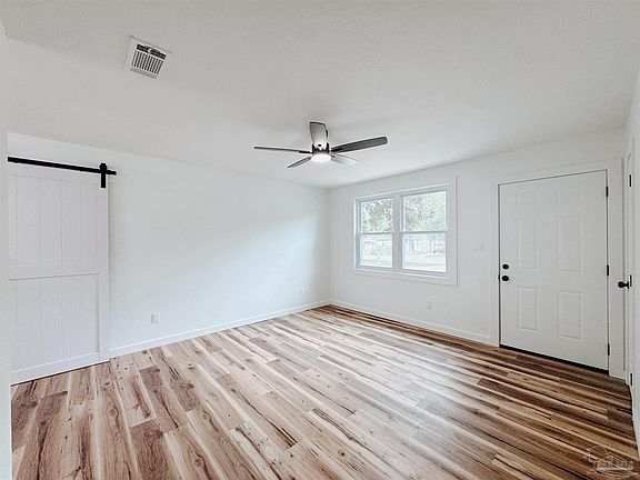 4th image of 2792 Christine St