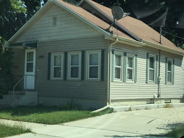 1st image of 1309 Barham Ave