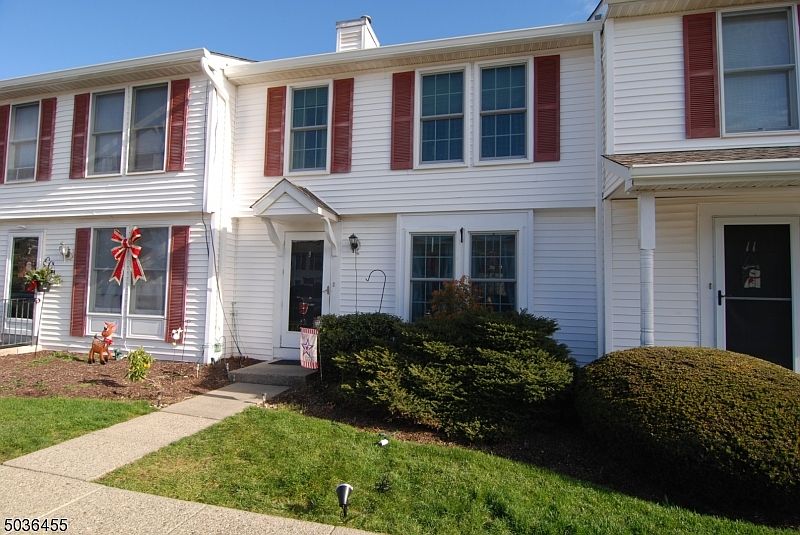 1st image of 9 BEN FRANKLIN DR