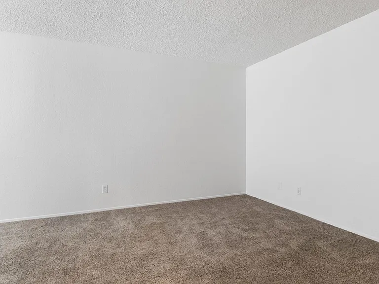 Villa Temecula Apartments — Photo 11