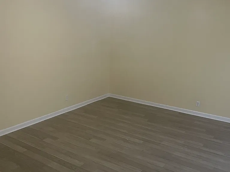 9625 Newton Dr — Photo 2