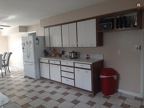 5th image of 607 N Lake St