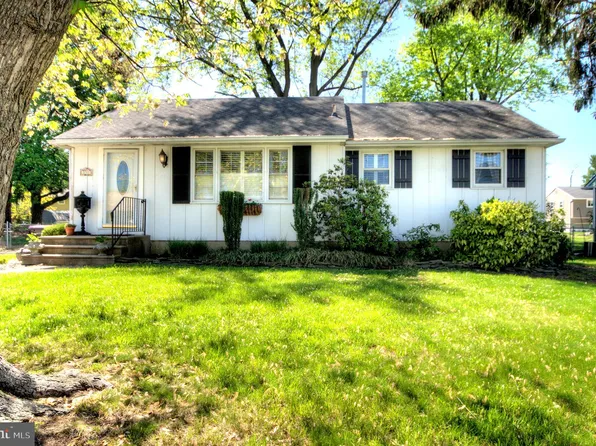330 Dearborne Ave, Blackwood, NJ 08012