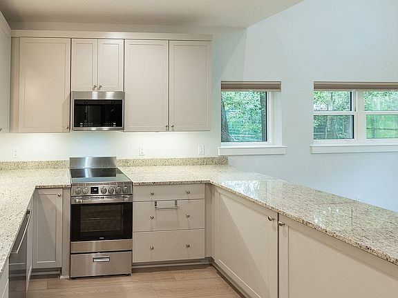 2nd image of 1806 Parkway Dr