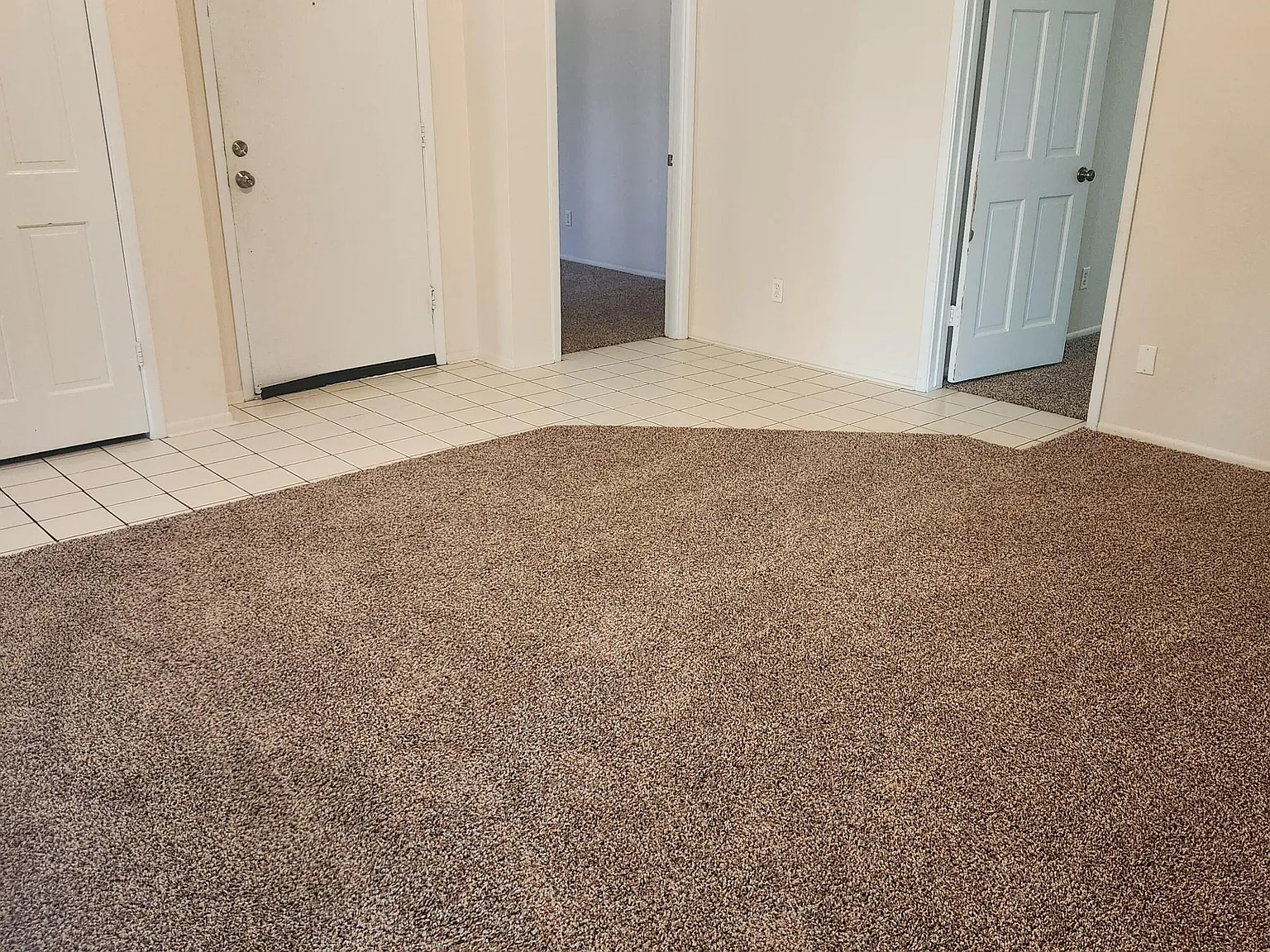 5 bed, 2.0 bath, 1978 sqft, $2,195 — Photo 3