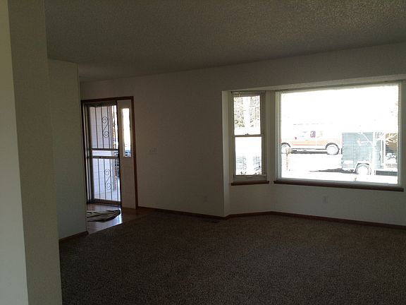 Liv. Bay window to porch