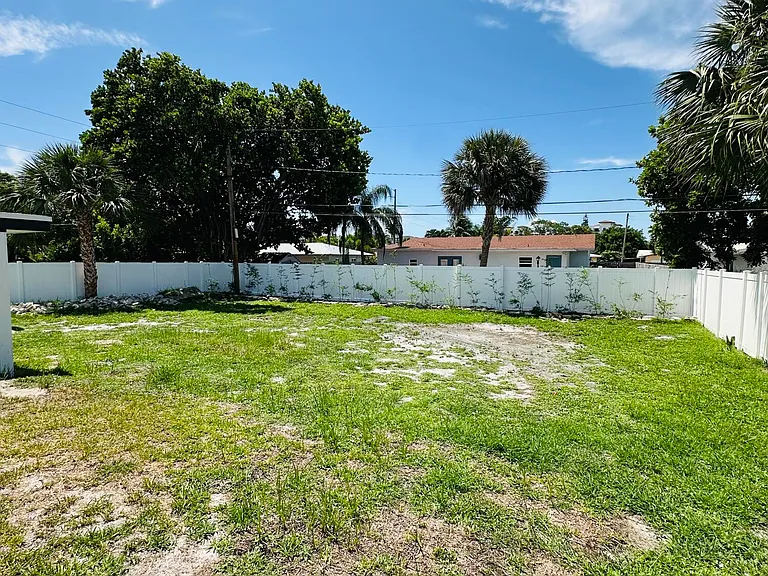 214 SW 4th St — Photo 32