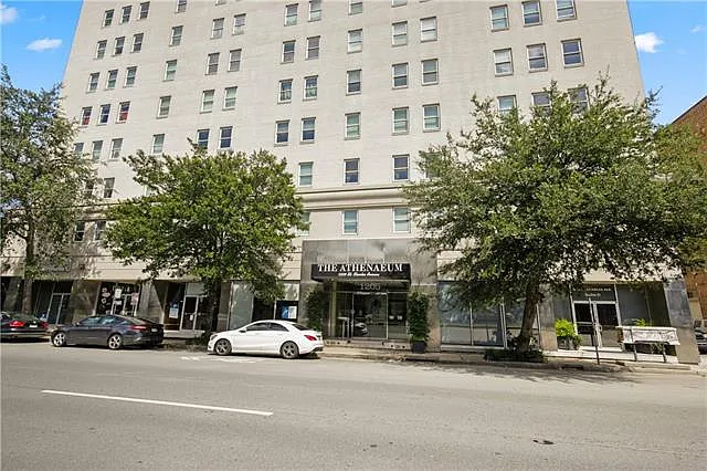 1205 Saint Charles Ave #611