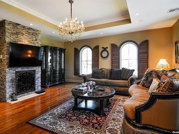 5th image of 6 Oak Point Dr S