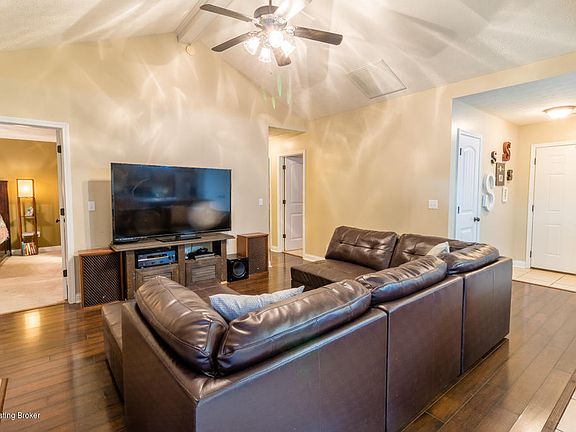 5th image of 3236 Squire Cir