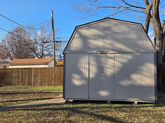 4th image of 2721 Blue Ridge Dr