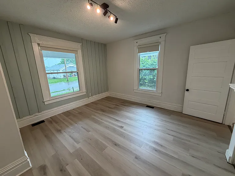 301 Lexington Ave — Photo 3