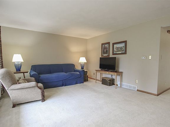 2nd image of 302 Emery Dr