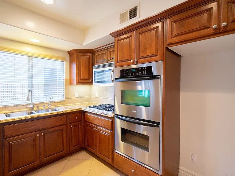 8610 Chalmers Dr — Photo 3