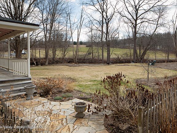 3rd image of 15 Maple Avenue