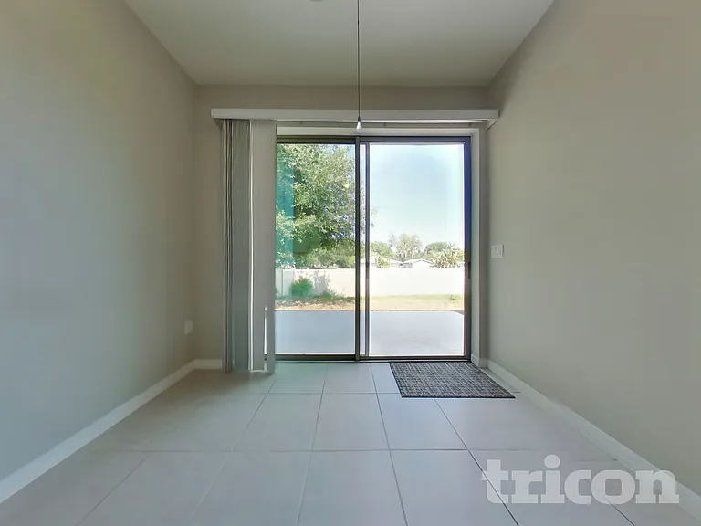 2837 E Lake Pointe Dr — Photo 5